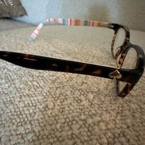 Woman Tortoise Shell Glasses with Striped Arms